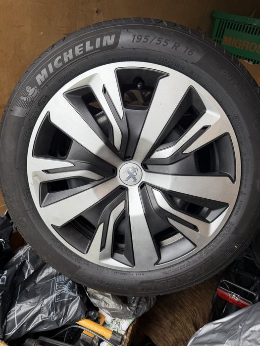 16” НОВИ оригинални джанти Peugeot 208 с гуми 195/55/16 Michelin