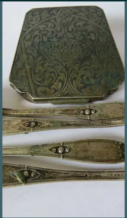 Pudriera foarte veche argint si lingurite