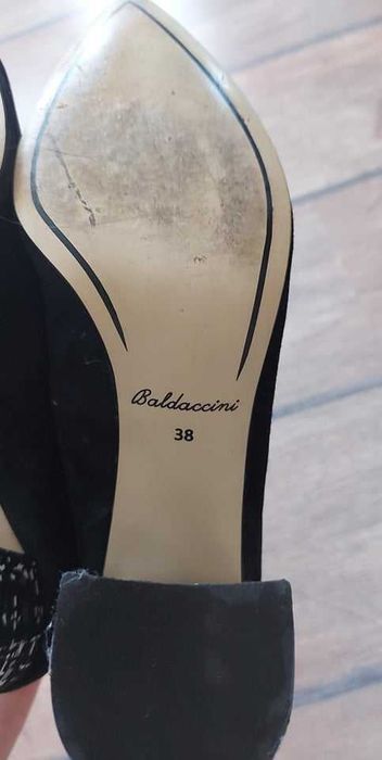 2 броя Естествена кожа велур 38 номер  Маркови обувки