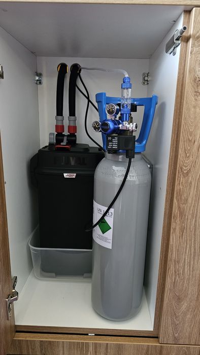 Acvariu 240L complet cu filtre sistem CO2 si stand pesti decor