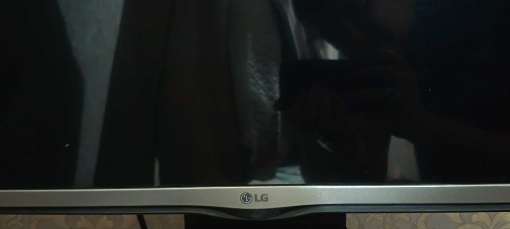 Телевизор LG 32 с подставкой