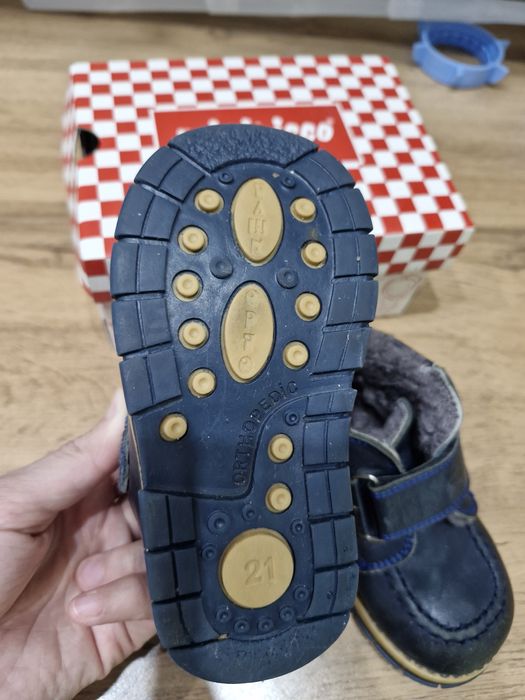 Продам детские зимние ботинки