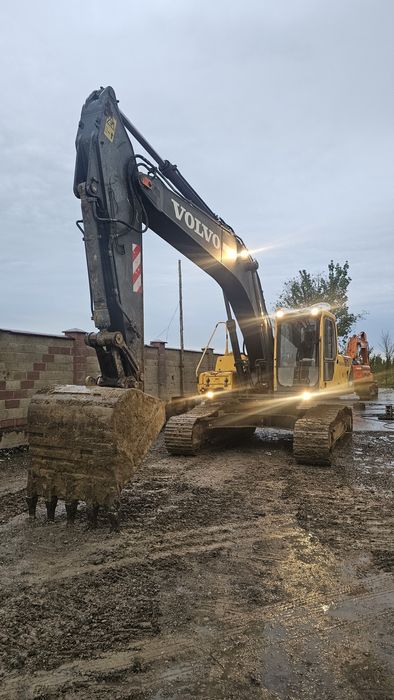 Услуги   экскаватора volvo
