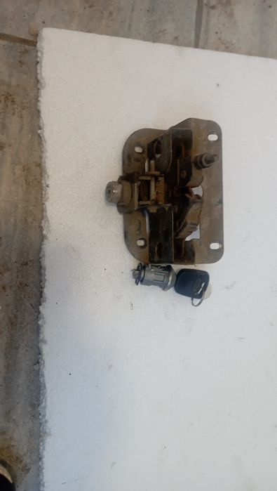 Broască +Contac Capotă Ford Conectar