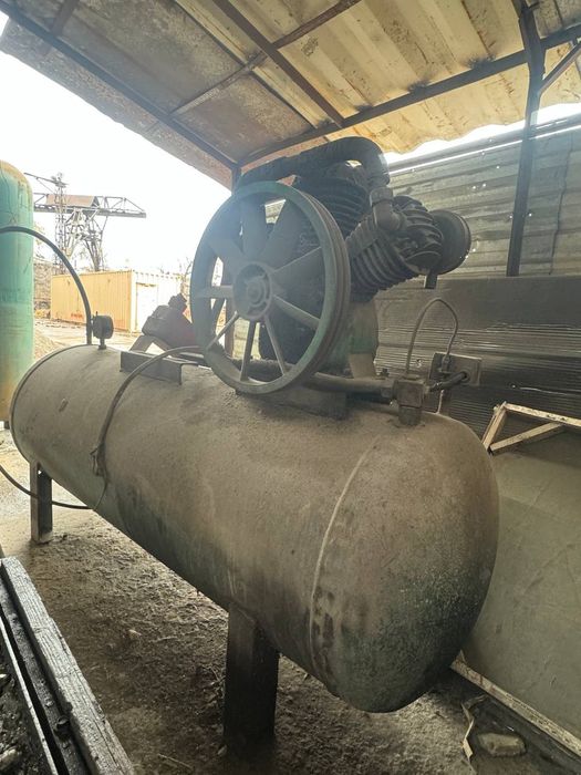 Воздушный компрессор промышленный 2 шт.