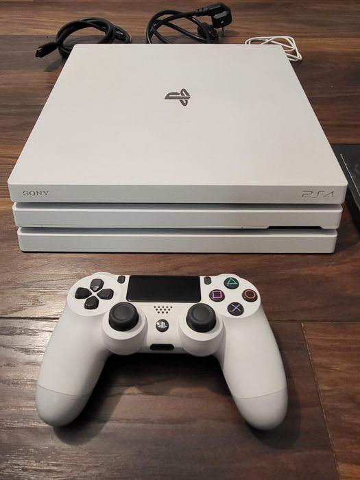 Playstation 4 PRO modat, hdd 1 TB + controller + 9 jocuri ps4 pe hard + 1 joc original  + cabluri