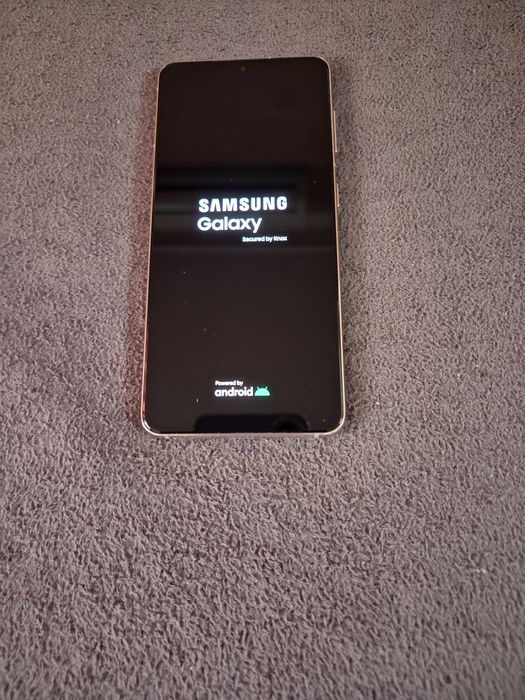 Продавам Samsung  Galaxy S21
