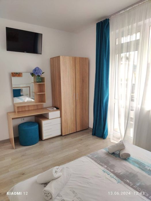 Хотелско обзавеждане - гардероб и тоалетка