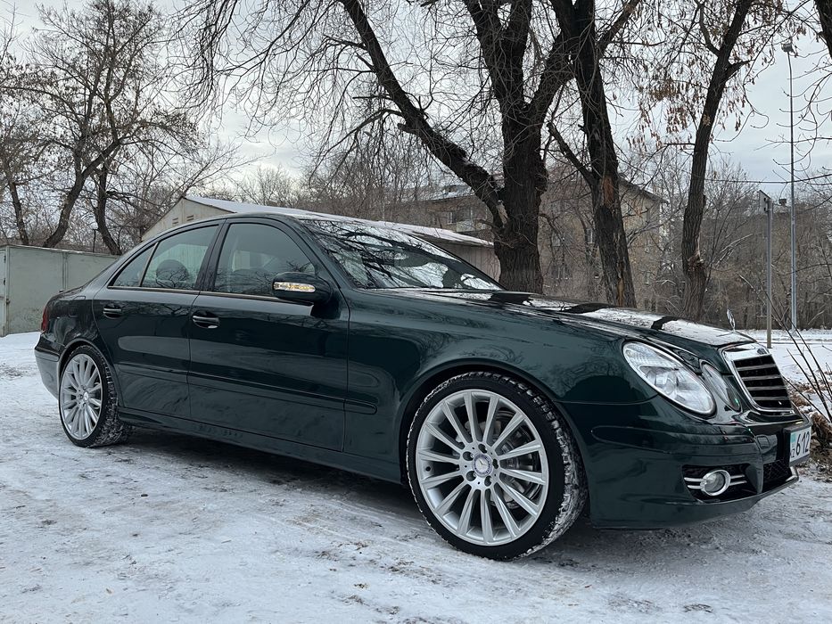 Mercedes-Benz E240 в идеальном состоянии.