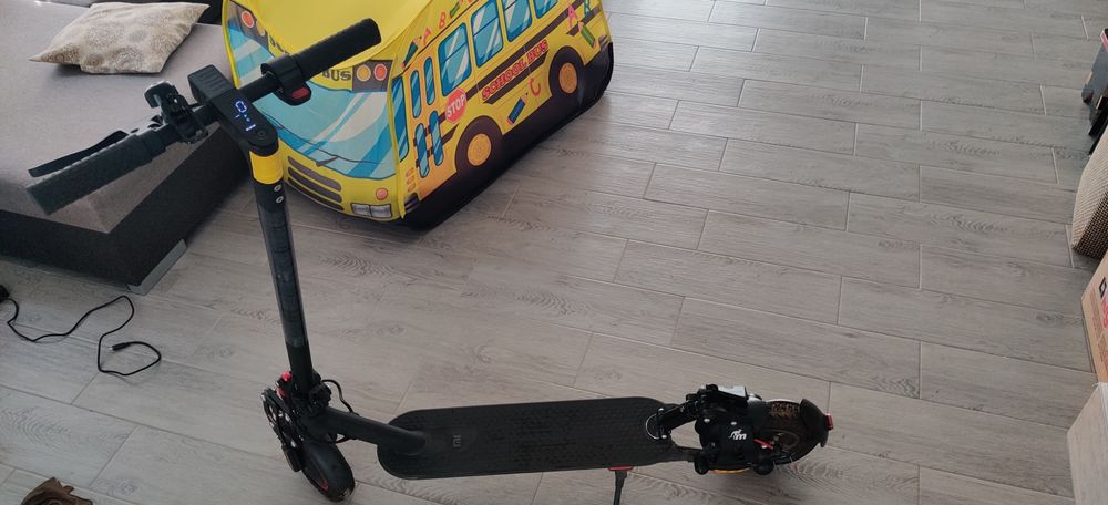 Trotineta Xiaomi M365 Pro 2 , modificat suspensie ,78 Km rulati