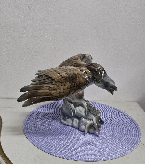Порцеланова Фигора на  орел.