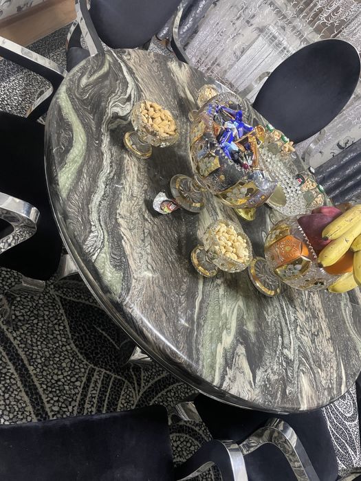 Stol stul sotiladi bolishi 1000$ orginal mahsulot