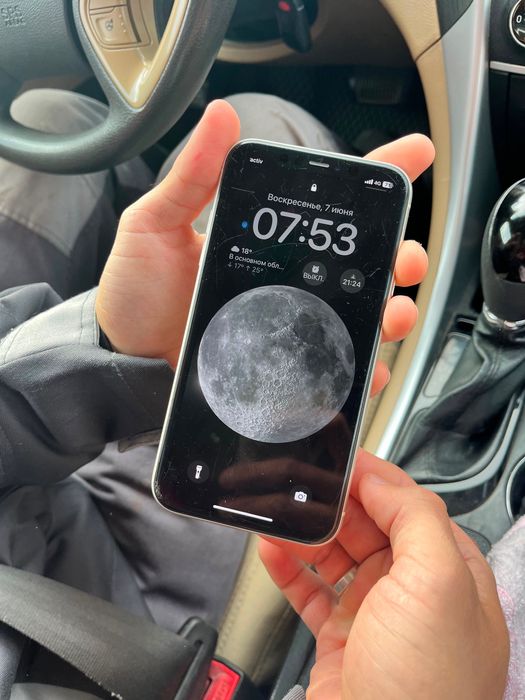 iphone 11.  64gb