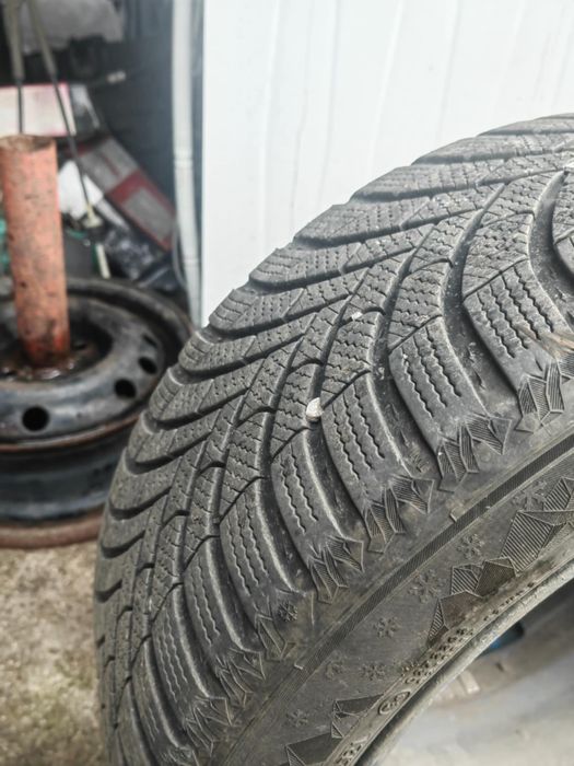 Продавам лети джанти с зимни гуми
