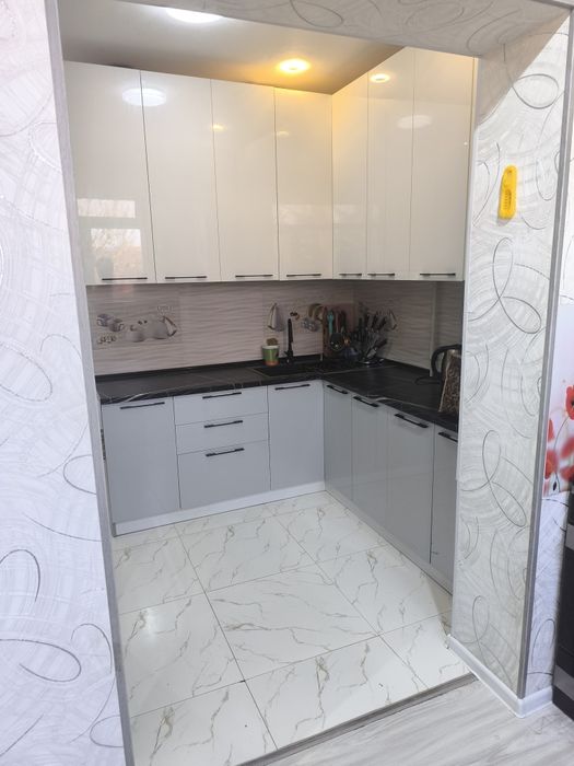 Продаю свою 3 комнатную квартиру  смебелю заходи и живи