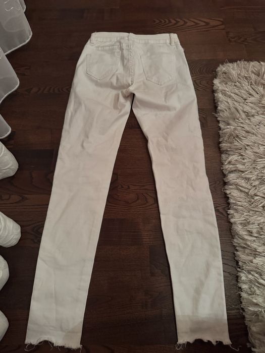 Pantaloni albi tip skinny