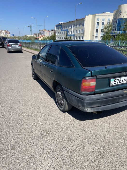 Опель Вектра А 1995