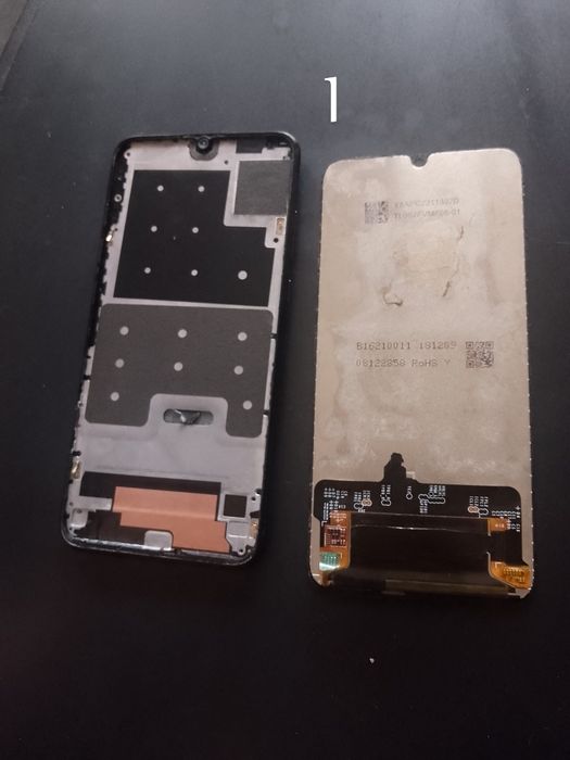 Продам два телефона huawei p smart