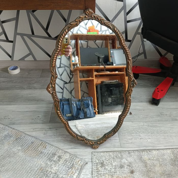 Настенное зеркало