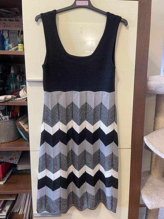 Rochie alb cu argintiu si negru