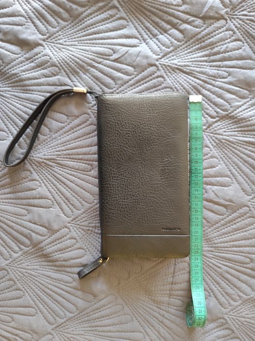 Голямо черно портмоне