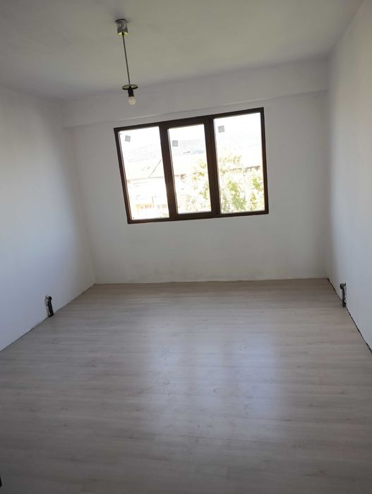 Продава се тристаен апартамент в Ихтиман - 90 кв.м. след основен ремонт . от собственик