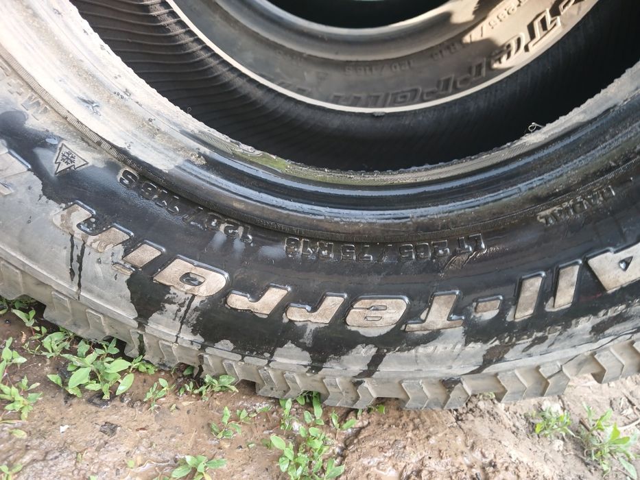Продам шины на джип