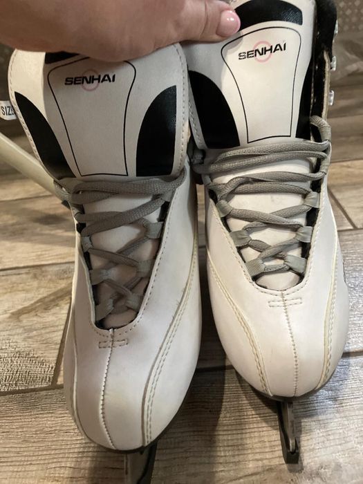 Продам коньки для девочек (девушек)