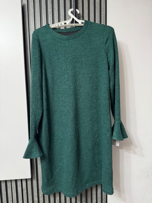 Платье новое продаю