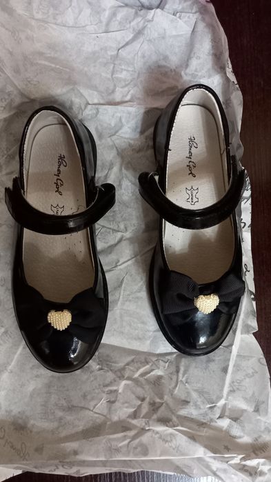 Продам туфли для девочек