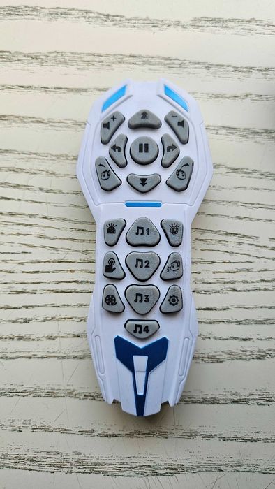 Собака робот на пульте управления, свет, звук