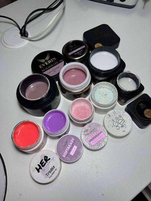 Geluri UV diferite nuante