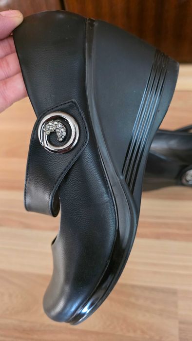 Дамски обувки с платформа