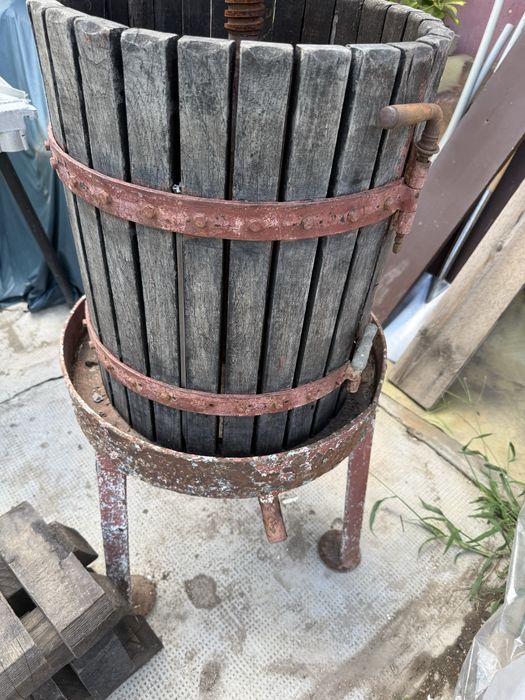 Teasc si presă struguri