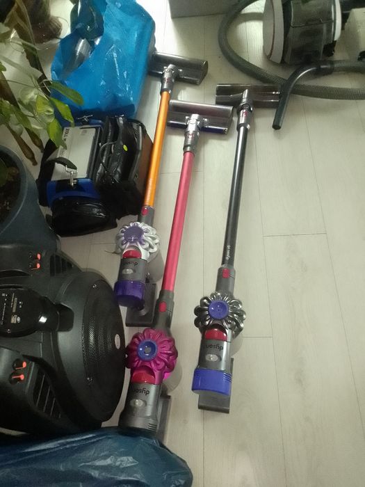 Vând aspirator dyson-accesori