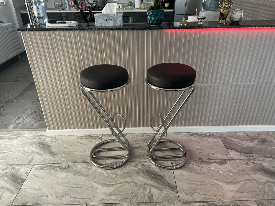 Scaune nefolosite 200 buc