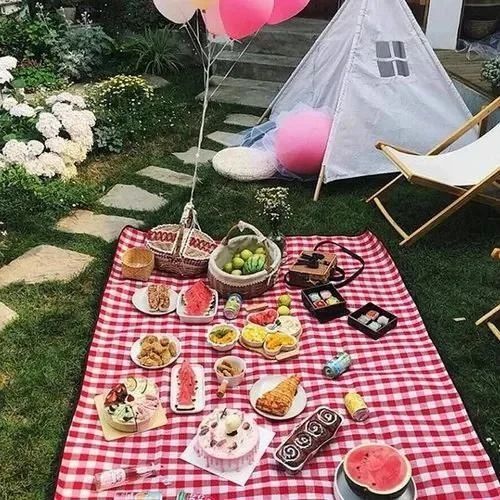 ПикникPicnic kovrik qalin, SALAFAN emas, salafan+ material
 2*1,5m 

Д