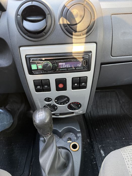 Inchiriez Dacia Logan 60 lei/zi
