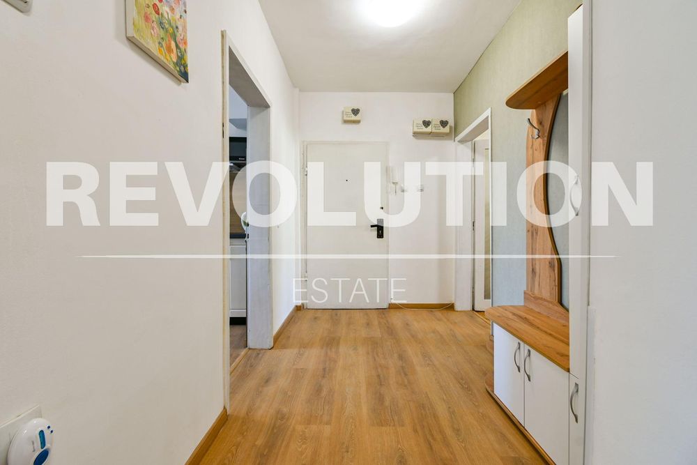 Продава се Тристаен апартамент в София, Център - 84 кв.м за 5239 €/кв.м - Снимка #7