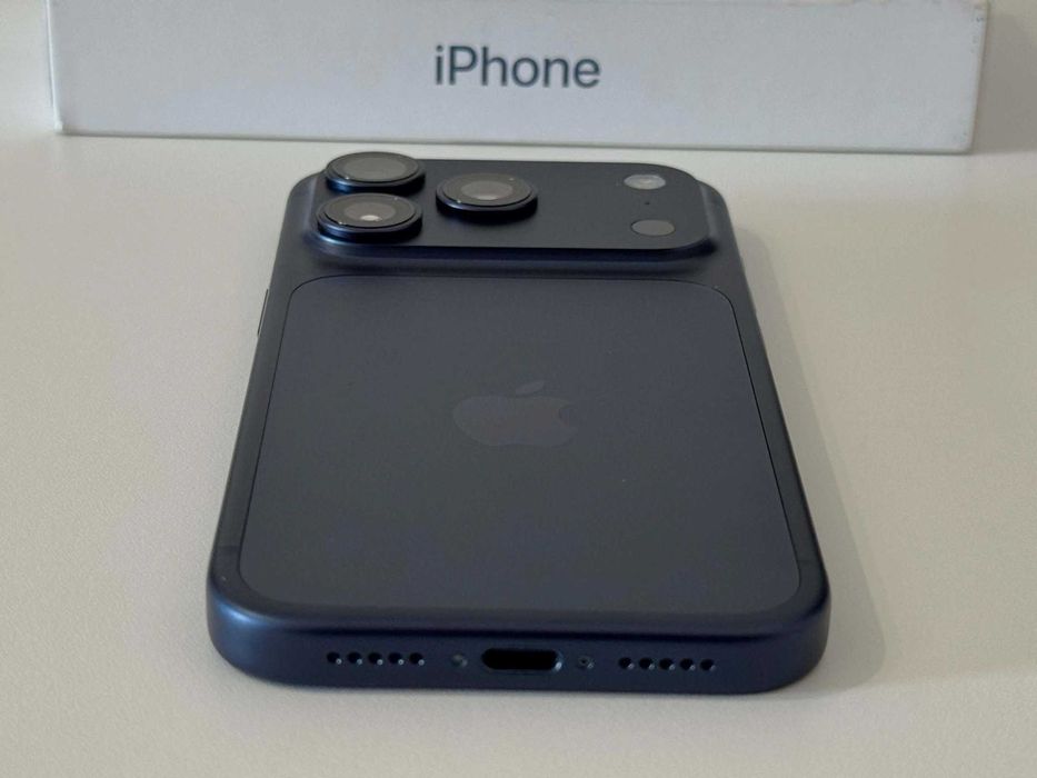 Бартер! Гаранция! iPhone 17 Pro Deep Blue (Син) 100% + Адаптер!