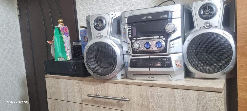 Срочно продам музыкальный сентр LG