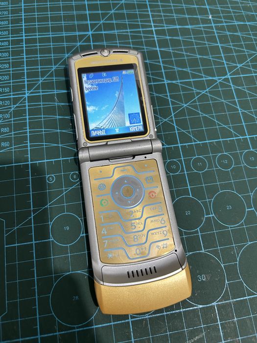 Motorola телефон