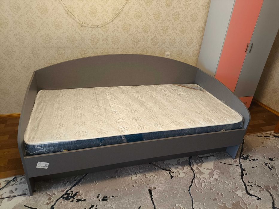 Кровать детская, с учётом матраса.