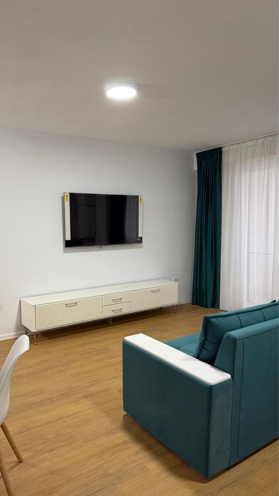 Persoana Fizica  vand Ap. 2 camere  etaj 2 bloc  nou  cu lift,mobilat