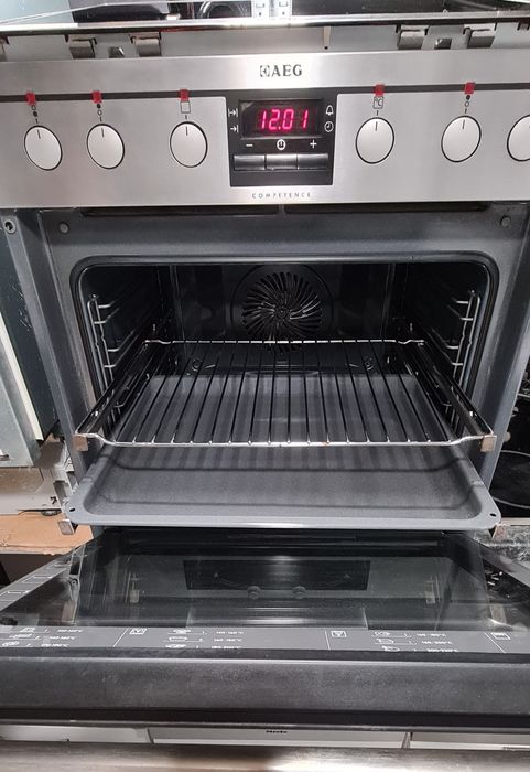 Мултифункционална фурна за вграждане 74л - AEG EE3013021M