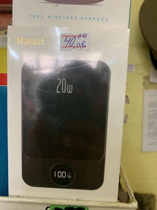 Зарядна батерия и безжични слушалки