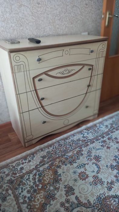 Продам шифонер с комодом