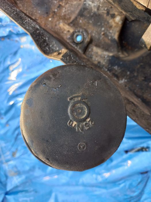 Продам поршень на CDI 611 двигатель