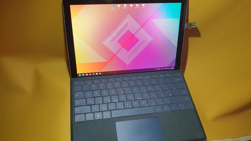 Surface pro 5 i5-7 8\256gb