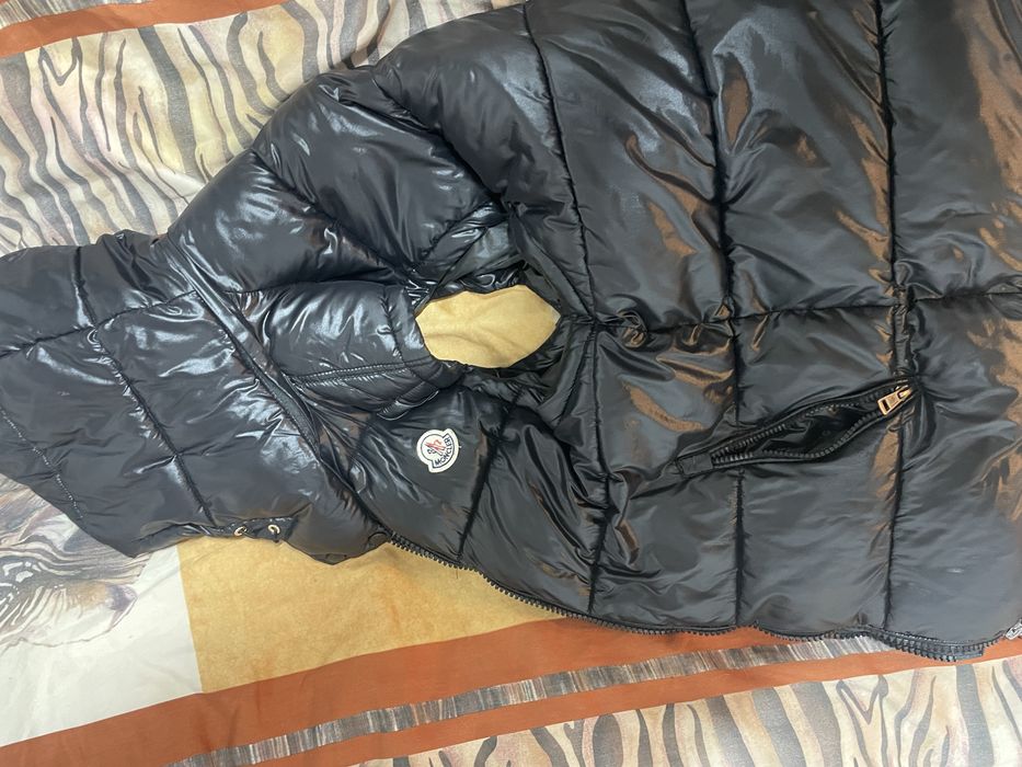 Vesta moncler aproape noua